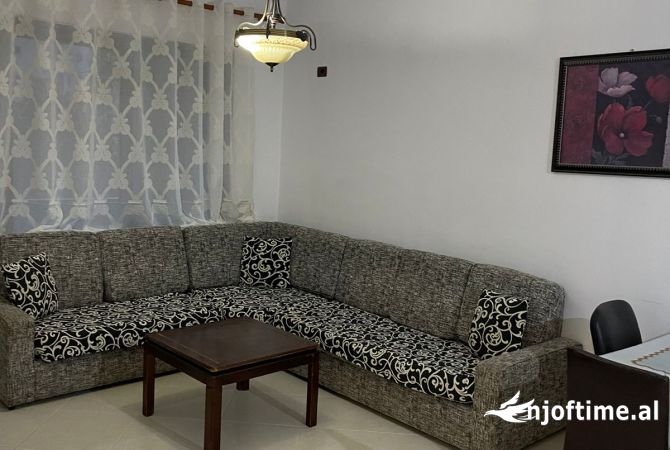 Shtepi me qera 2+1 ne Tirane - 450 Euro