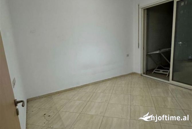 Ambient biznesi me qera 3+1 ne Tirane - 800 Euro