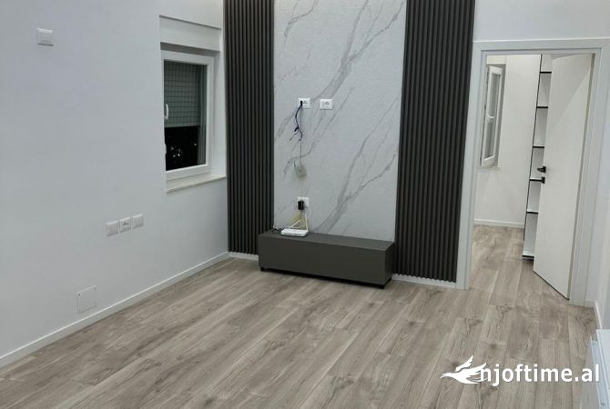 Ambient biznesi me qera 3+1 ne Tirane - 799 Euro