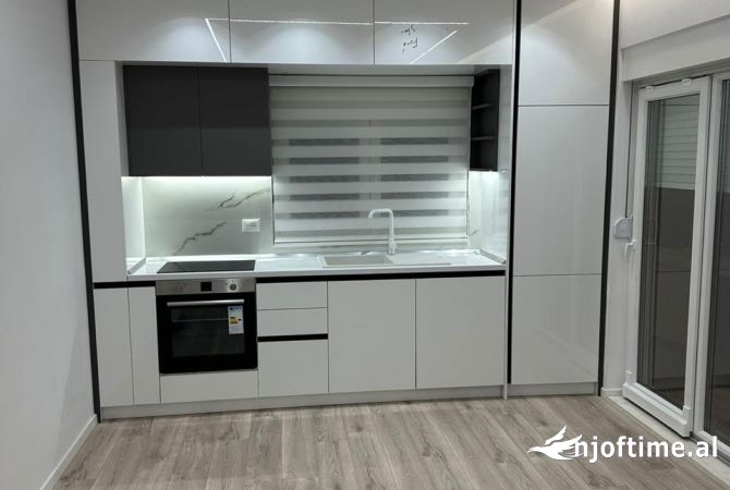Ambient biznesi me qera 3+1 ne Tirane - 799 Euro