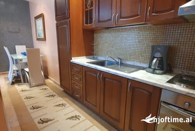 Shtepi me qera 1+1 ne Tirane - 699 Euro