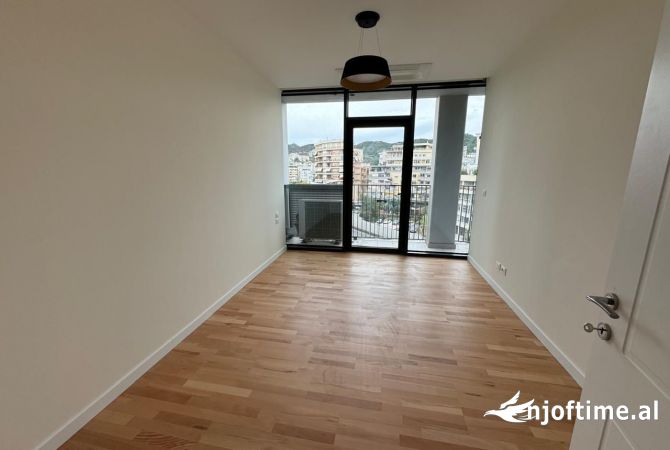 Ambient biznesi me qera 3+1 ne Tirane - 1,400 Euro