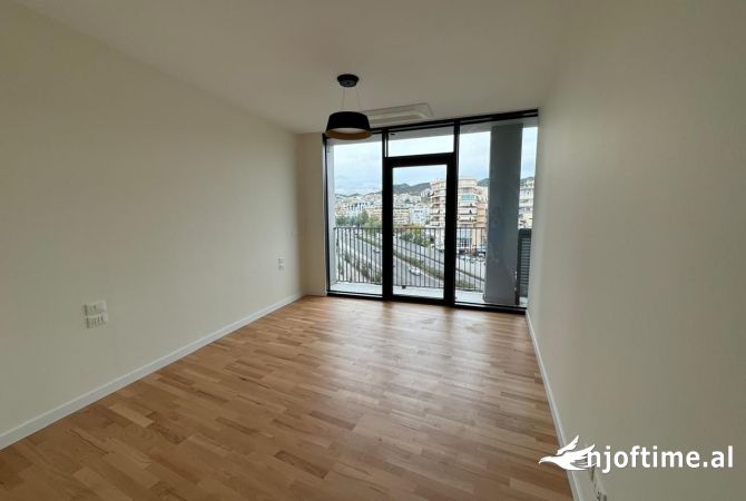 Ambient biznesi me qera 3+1 ne Tirane - 1,400 Euro