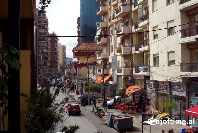 Shtepi me qera 3+1 ne Tirane - 2,000 Euro