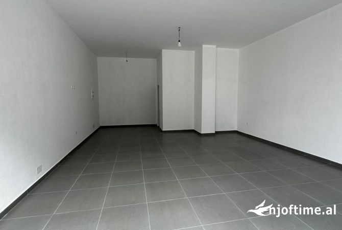 Ambient biznesi me qera 1+1 ne Tirane - 801 Euro