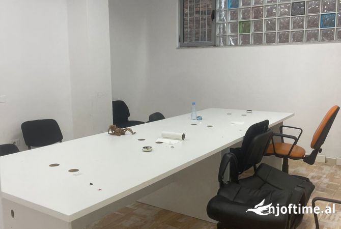 Ambient biznesi me qera 3+1 ne Tirane - 2,500 Euro
