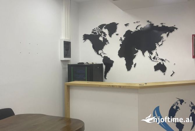  Ambjent biznesi me qera 5+1+3 Kryqezimi i Selvise ( VR004)