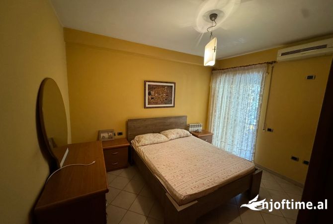 Shtepi me qera Apartament ne Tirane, 2+1, Mobilimi E mobiluar, Pagesa 599  Euro.