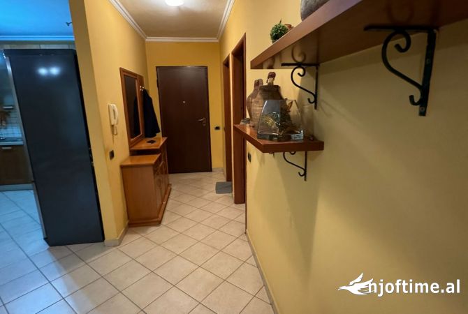 Shtepi me qera Apartament ne Tirane, 2+1, Mobilimi E mobiluar, Pagesa 599  Euro.