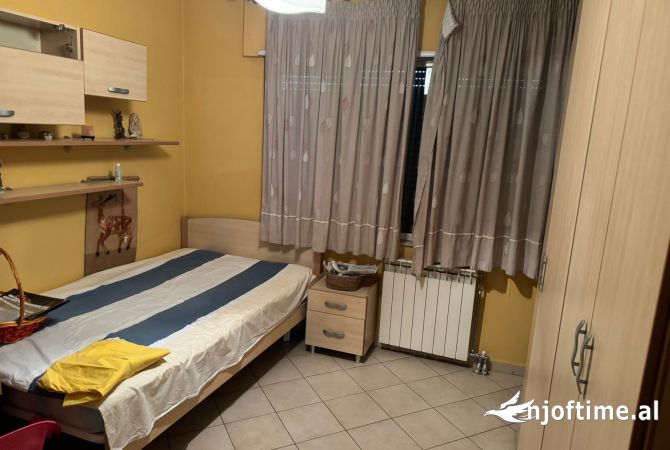 Shtepi me qera Apartament ne Tirane, 2+1, Mobilimi E mobiluar, Pagesa 599  Euro.
