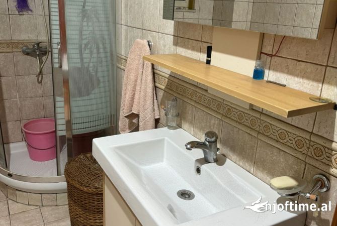 Shtepi me qera Apartament ne Tirane, 2+1, Mobilimi E mobiluar, Pagesa 599  Euro.