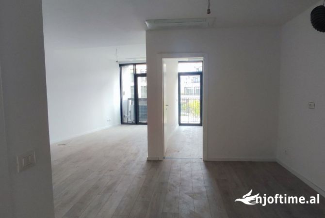 Ambient biznesi me qera 3+1 ne Tirane - 1,201 Euro