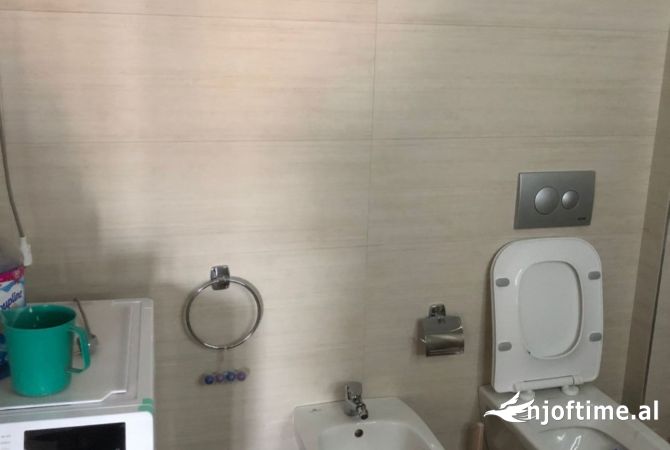 Shtepi me qera Apartament ne Tirane, 1+1, Mobilimi E mobiluar, Pagesa 551  Euro.