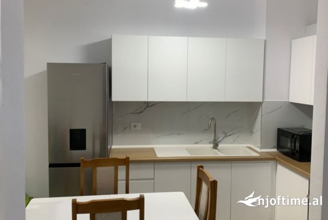 Shtepi me qera Apartament ne Tirane, 1+1, Mobilimi E mobiluar, Pagesa 551  Euro.