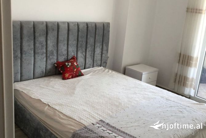 Shtepi me qera Apartament ne Tirane, 1+1, Mobilimi E mobiluar, Pagesa 551  Euro.