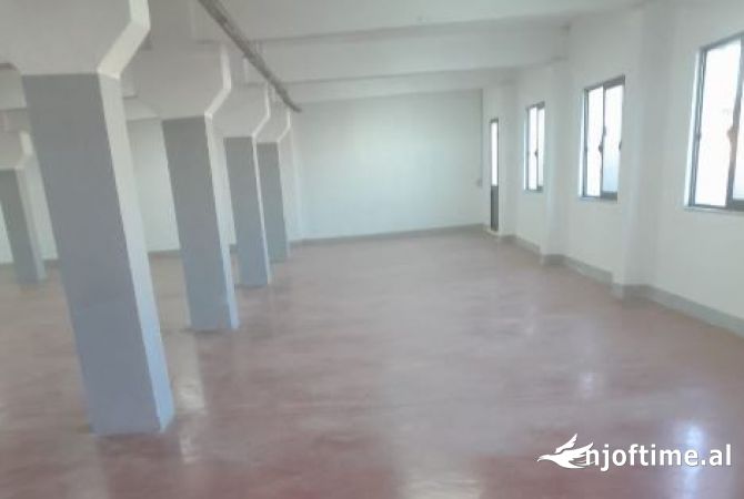 Ambient biznesi me qera 4+1 ne Tirane - 1,500 Euro