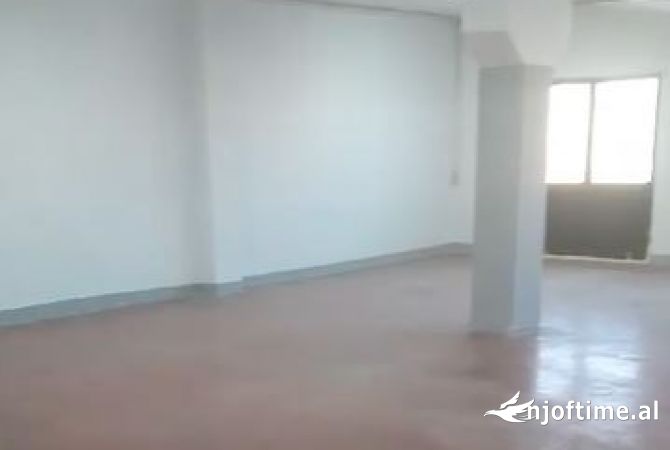 Ambient biznesi me qera 4+1 ne Tirane - 1,500 Euro