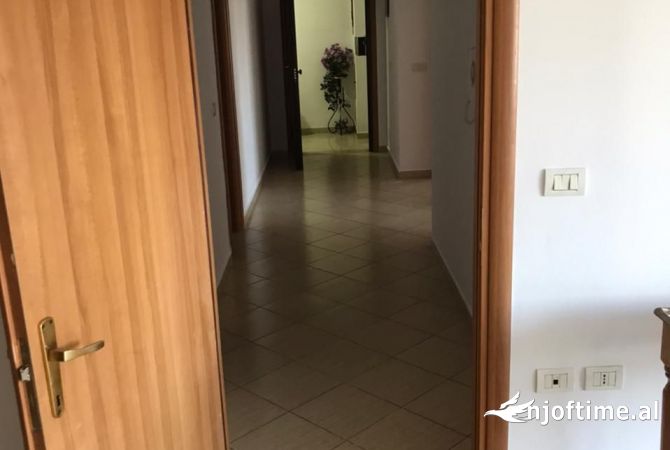 Shtepi me qera Apartament ne Tirane, 2+1, Mobilimi Bosh, pa mobiluar, Pagesa 603  Euro.