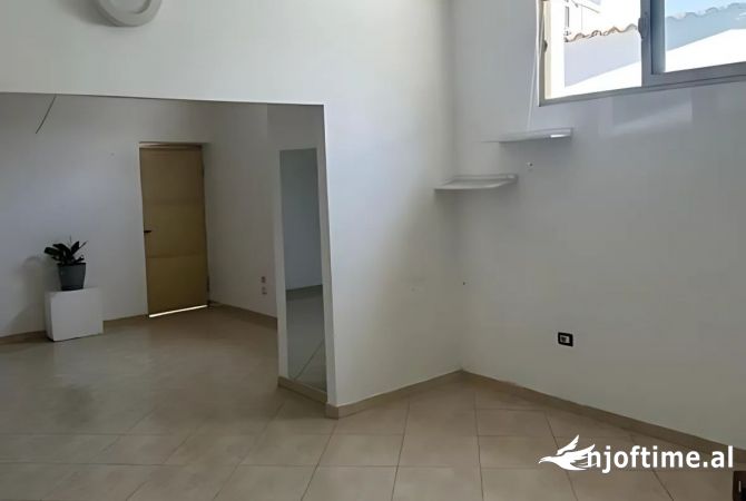 Ambient biznesi me qera 1+1 ne Tirane - 700 Euro