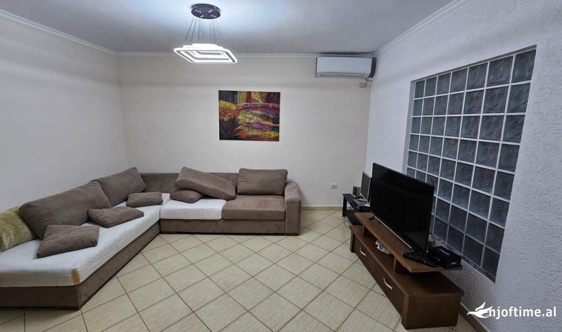 Shtepi me qera Apartament ne Tirane, 2+1, Mobilimi E mobiluar, Pagesa 548  Euro.
