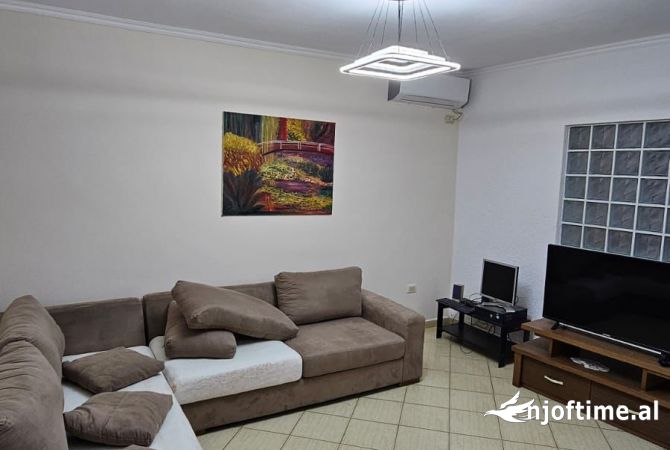 Shtepi me qera Apartament ne Tirane, 2+1, Mobilimi E mobiluar, Pagesa 548  Euro.