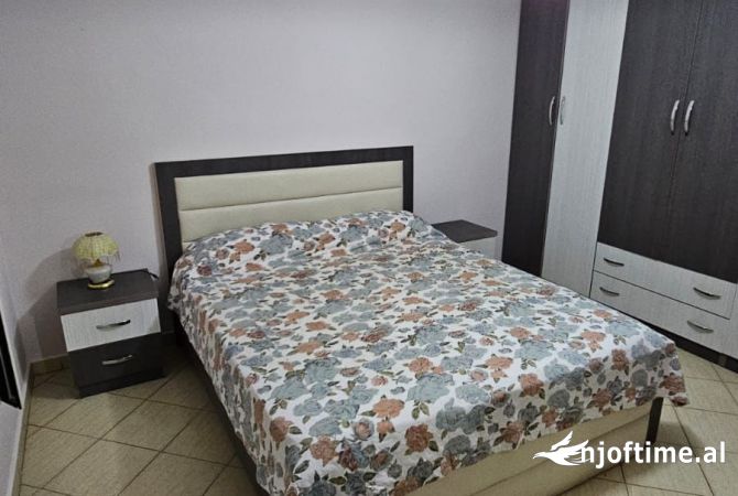 Shtepi me qera Apartament ne Tirane, 2+1, Mobilimi E mobiluar, Pagesa 548  Euro.