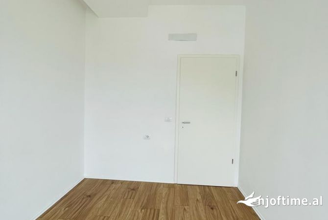 Ambient biznesi me qera 3+1 ne Tirane - 699 Euro