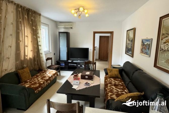Shtepi me qera 4+1 ne Tirane - 752 Euro