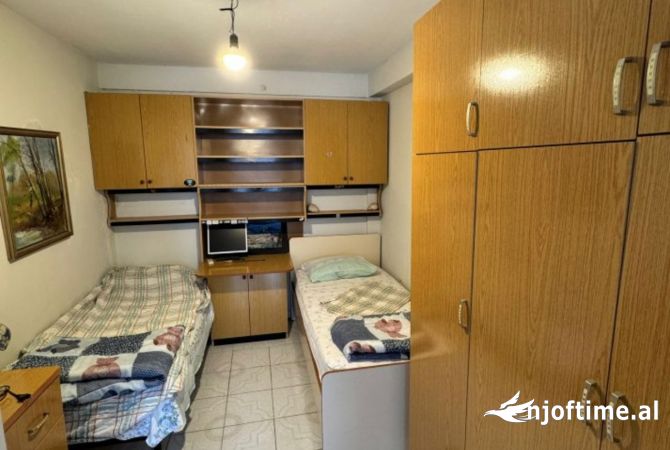 Shtepi me qera 4+1 ne Tirane - 752 Euro