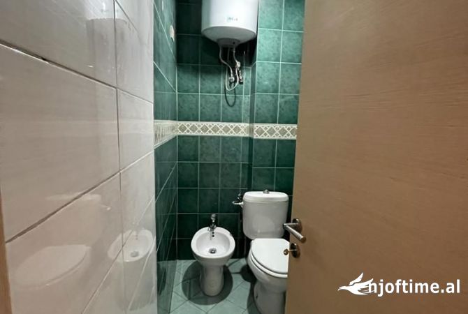 Ambient biznesi me qera 3+1 ne Tirane - 702 Euro