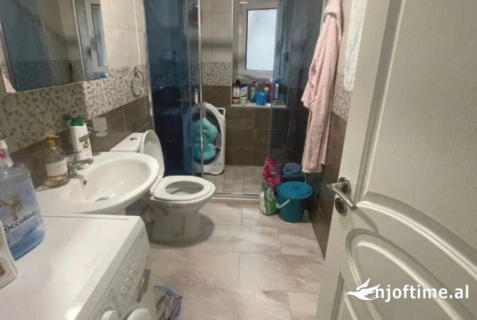 Shtepi ne shitje Apartament ne Tirane, 2+1, Mobilimi E mobiluar, Pagesa 103,000  Euro.