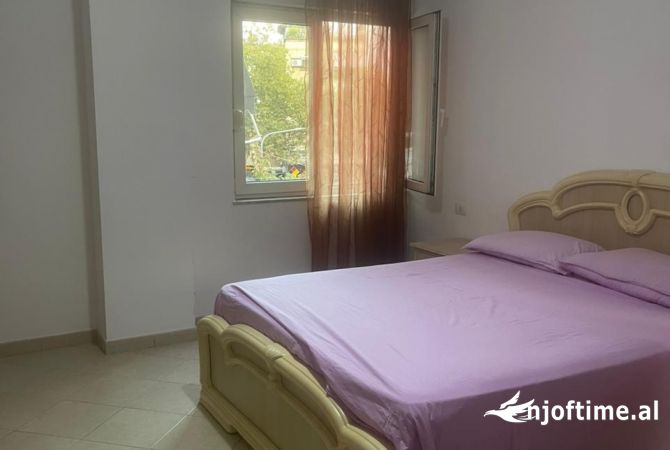 Shtepi me qera Apartament ne Tirane, 2+1, Mobilimi E mobiluar, Pagesa 698  Euro.