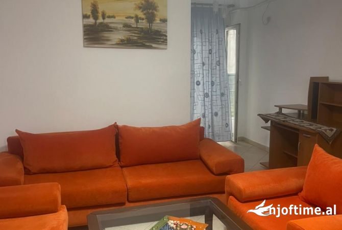 Shtepi me qera 2+1 ne Tirane - 698 Euro