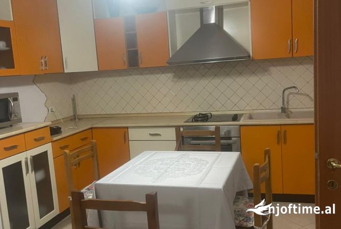 Shtepi me qera 2+1 ne Tirane - 698 Euro