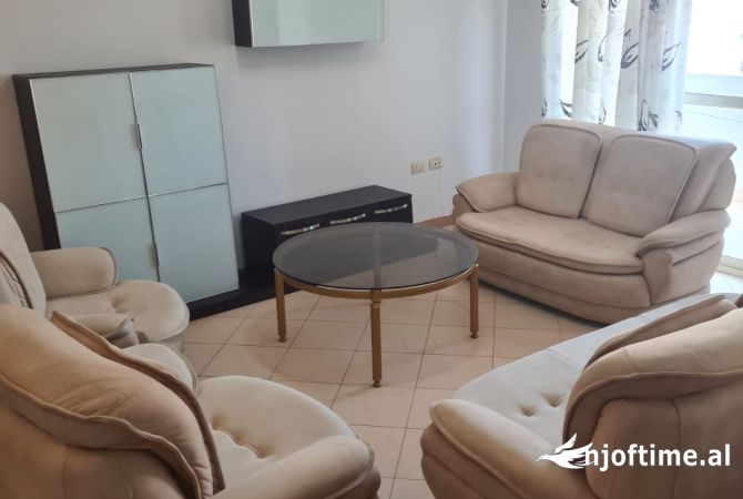Shtepi me qera Apartament ne Tirane, 2+1, Mobilimi E mobiluar, Pagesa 703  Euro.