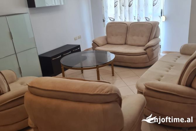 Shtepi me qera Apartament ne Tirane, 2+1, Mobilimi E mobiluar, Pagesa 703  Euro.