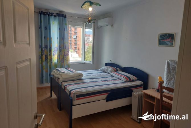 Shtepi me qera Apartament ne Tirane, 3+1, Mobilimi E mobiluar, Pagesa 802  Euro.