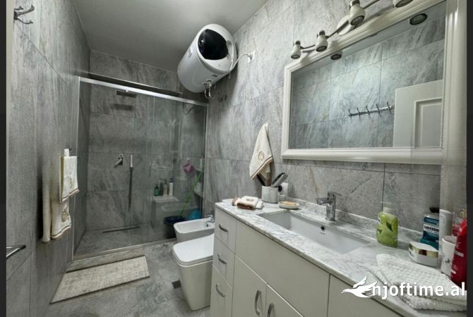 Shtepi ne shitje Apartament ne Tirane, 2+1, Mobilimi E mobiluar, Pagesa 295,000  Euro.