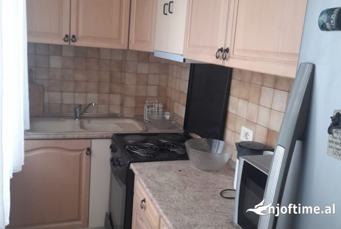Shtepi me qera Apartament ne Tirane, 3+1, Mobilimi E mobiluar, Pagesa 698  Euro.