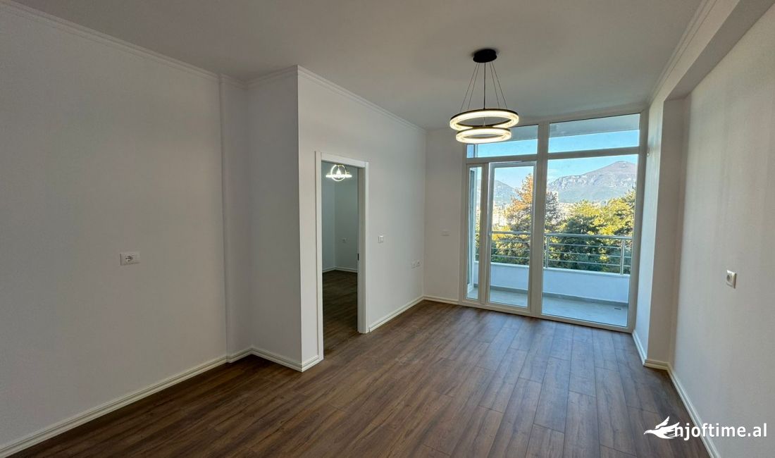 Shtepi ne shitje Apartament ne Tirane, 1+1, Mobilimi Bosh, pa mobiluar, Pagesa 119,000  Euro.