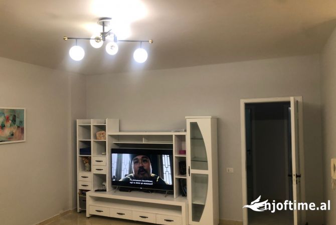 Shtepi me qera Apartament ne Tirane, 2+1, Mobilimi E mobiluar, Pagesa 651  Euro.