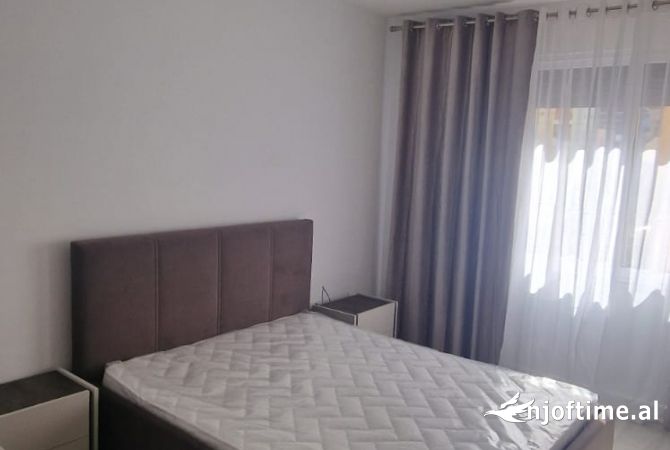 Shtepi me qera Apartament ne Tirane, 1+1, Mobilimi E mobiluar, Pagesa 678  Euro.