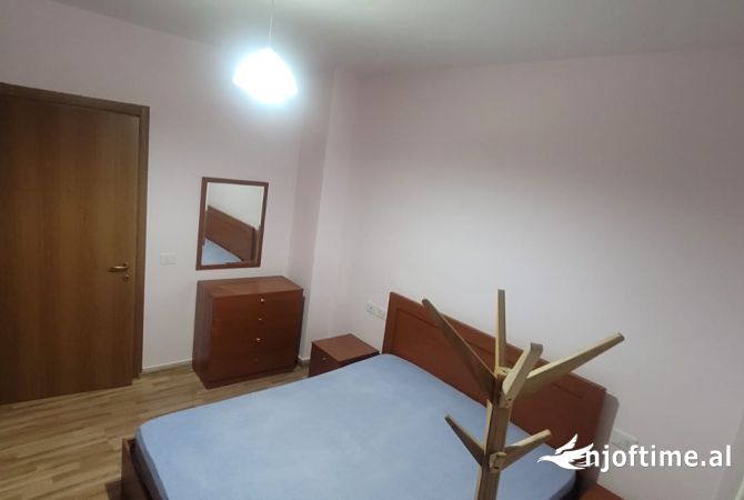 Shtepi me qera Apartament ne Tirane, 2+1, Mobilimi E mobiluar, Pagesa 553  Euro.