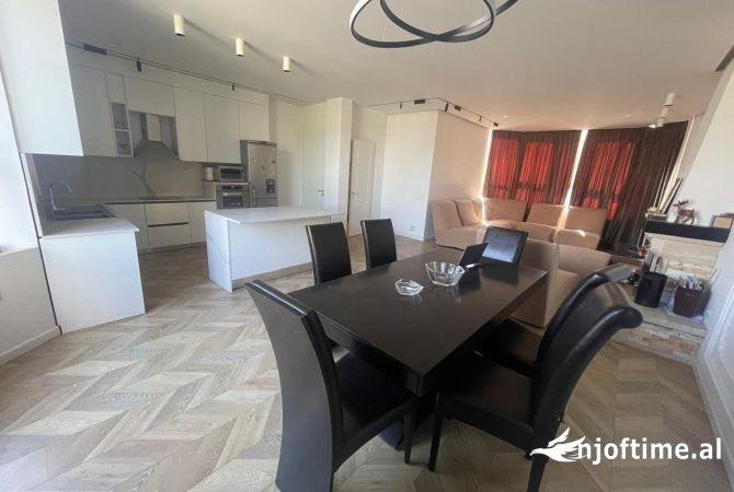 Shtepi ne shitje Shtepi Private ne Tirane, 5+1, Mobilimi E mobiluar, Pagesa 450,000  Euro.