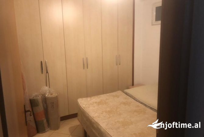 Shtepi me qera Apartament ne Tirane, 2+1, Mobilimi E mobiluar, Pagesa 401  Euro.