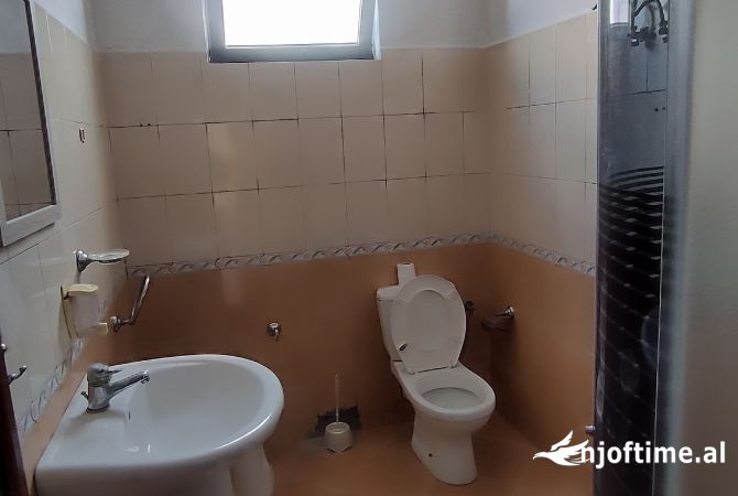 Shtepi me qera Apartament ne Tirane, 2+1, Mobilimi E mobiluar, Pagesa 500  Euro.