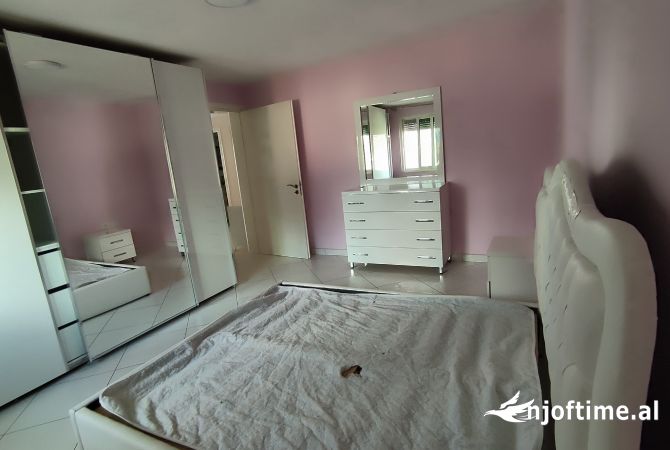 Shtepi me qera Apartament ne Tirane, 3+1, Mobilimi E mobiluar, Pagesa 700  Euro.