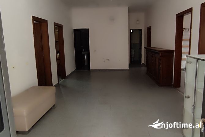 Ambient biznesi me qera 3+1 ne Tirane - 900 Euro