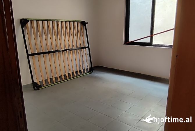 Ambient biznesi me qera 3+1 ne Tirane - 900 Euro