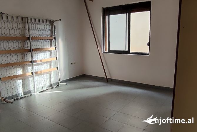  Ambient biznesi 4+1+2 me qira - Don Bosko (VR111)